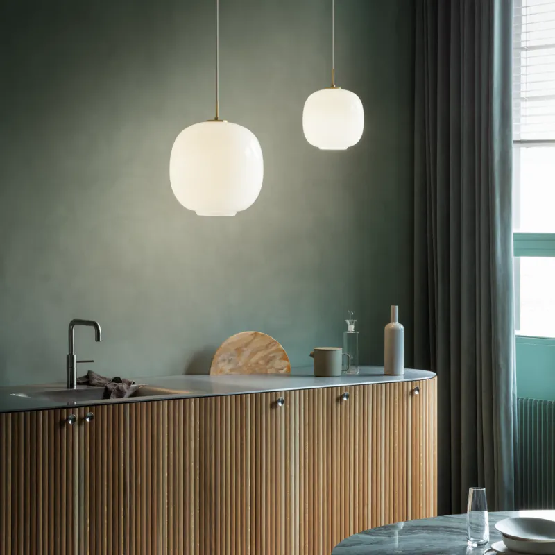 Louis Poulsen VL45 Radiohus Ø250 - Brass/glossy white opal glass