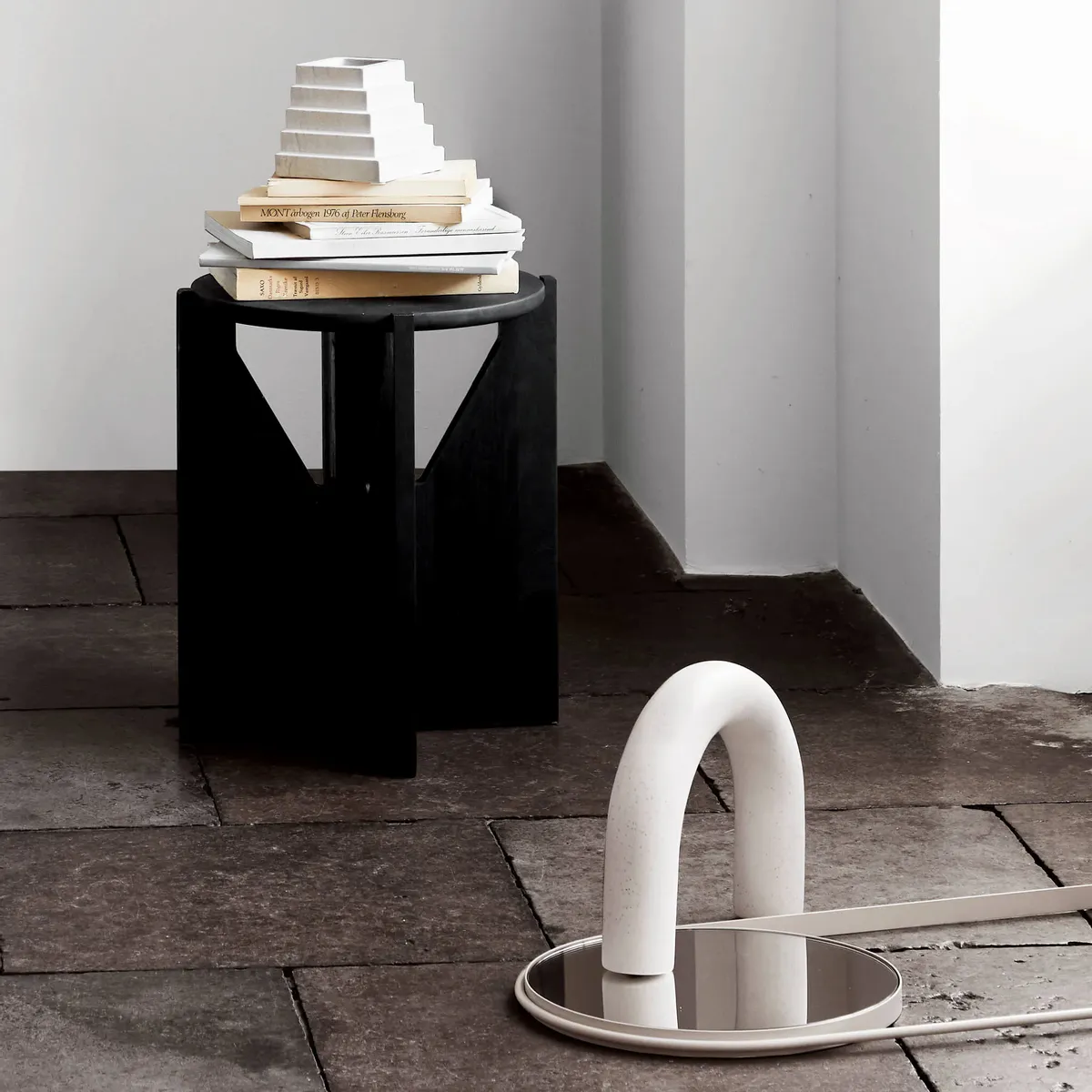 Kristina Dam Studio Simple Stool - Sortlakkert eik 