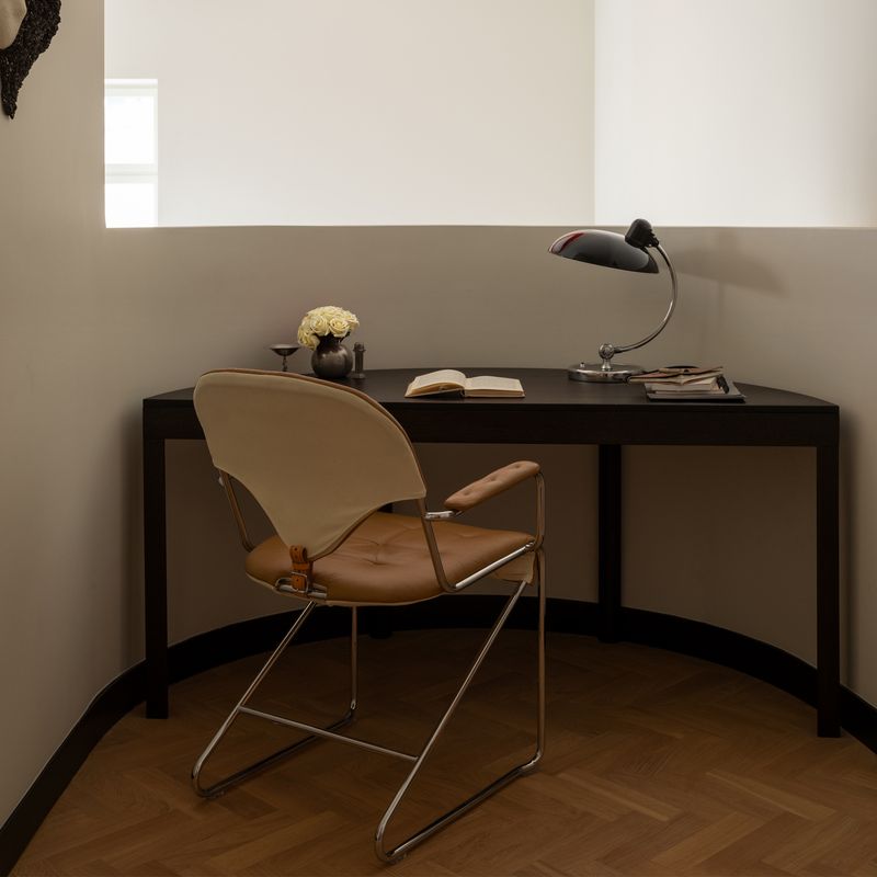 Dux Sam spisestol med arm - Naturale Camel / Chrome
